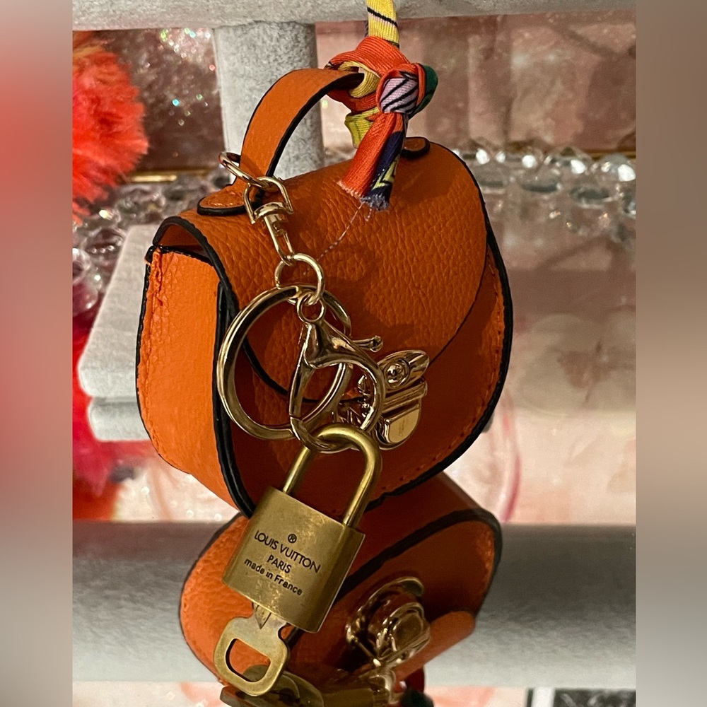Louis Vuitton lock and key #313 with Orange Designer Mini Bag Charm - Picture 4 of 5